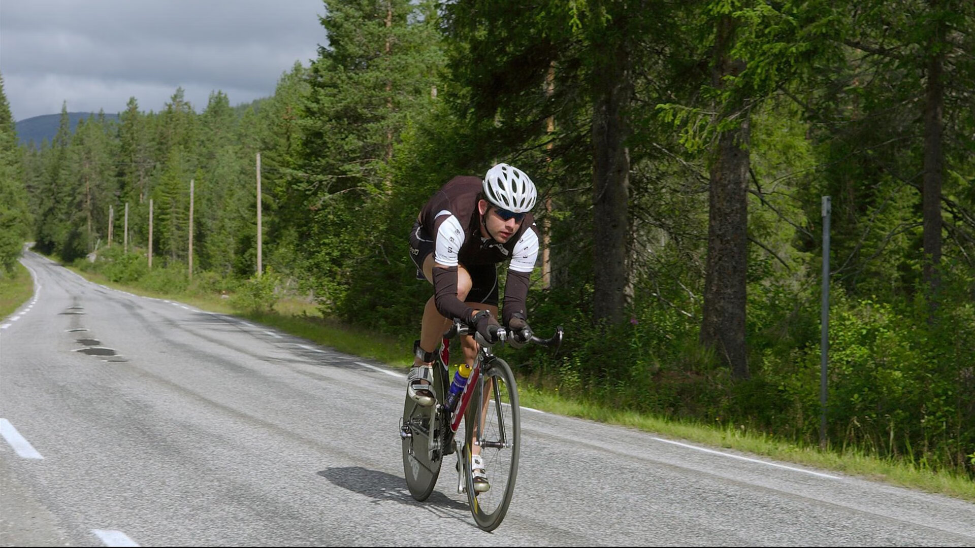 皮特·库策后程加速逆转对手夺冠，库得皮耶